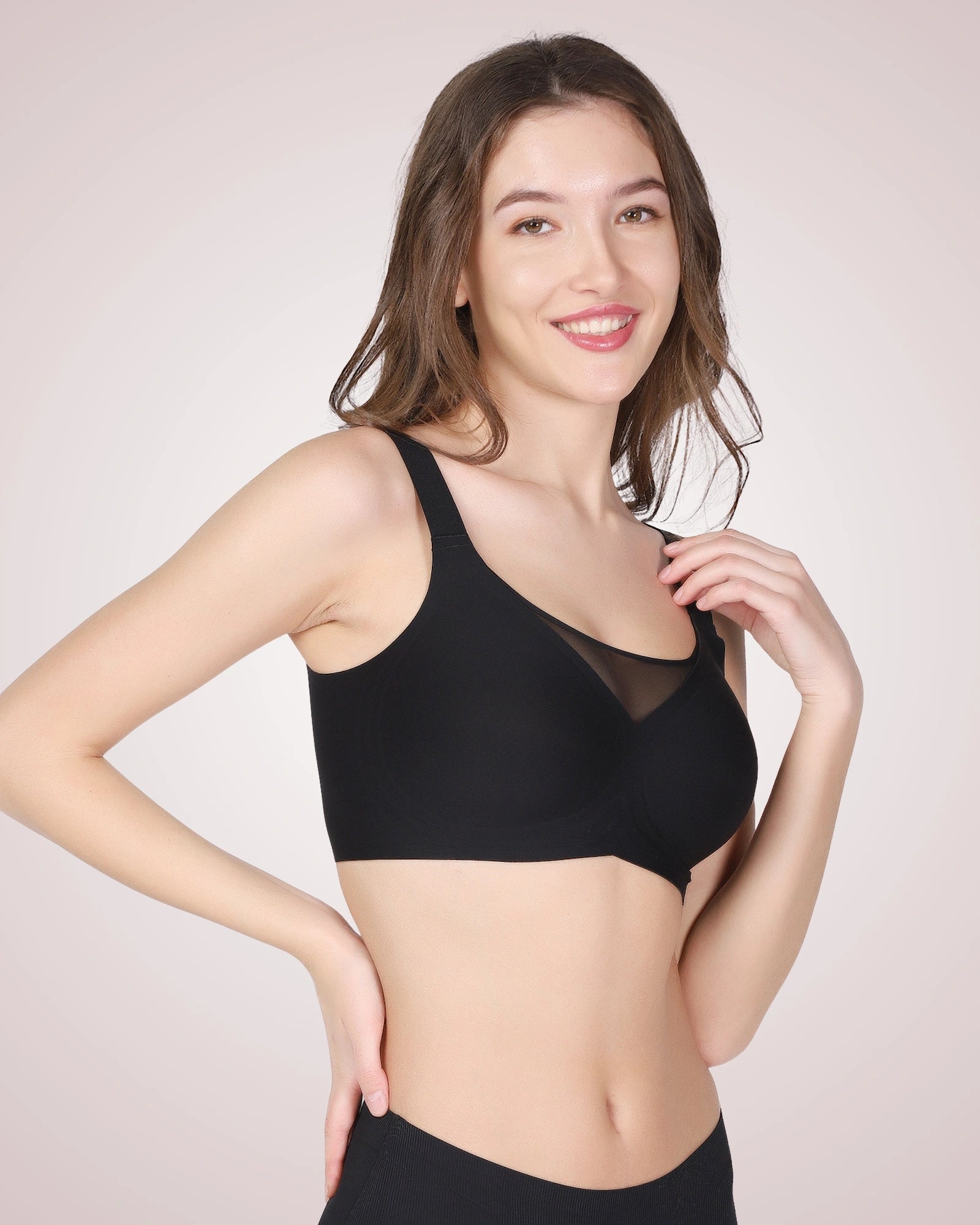 Rhea – Wireless Black Bra for Everyday Comfort